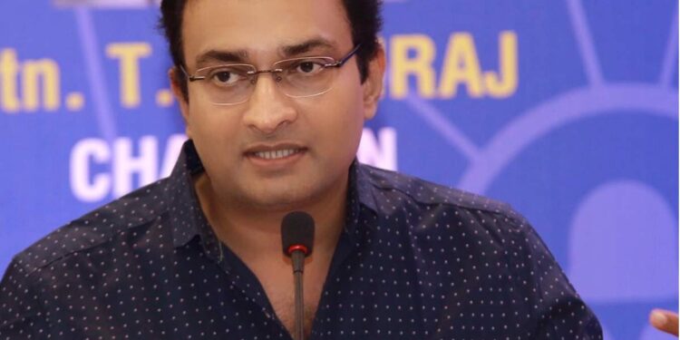 മാധ്യമ-വേട്ട;-കൂട്ടായ്മയൊരുക്കാന്‍-‘കലക്ടര്‍-ബ്രോ’;-ഇനി-നിയമ-സഹായം-സൗജന്യം