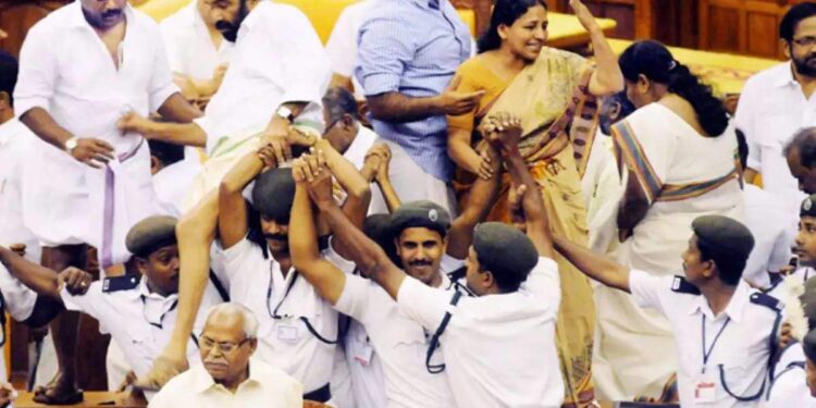 നിയമസഭ-കയ്യാങ്കളി-കേസിൽ-വിധി-ഇന്ന്;-ഹര്‍ജി-തള്ളിയാൽ-മന്ത്രിയടക്കം-വിചാരണ-നേരിടേണ്ടിവരും