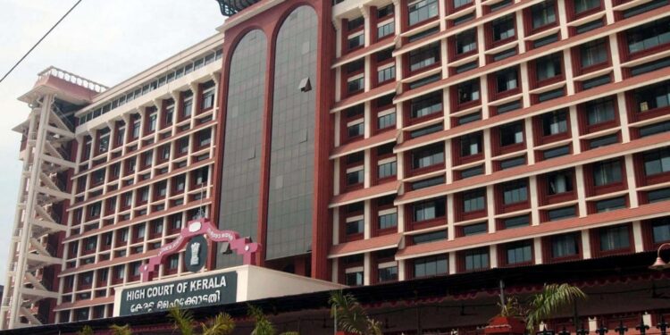 വാഹനമോടിക്കുമ്പോൾ-ബ്ലൂടൂത്ത്-ഉപയോഗം;-ഹൈക്കോടതി-സർക്കാരിനോട്-വിശദീകരണം-തേടി