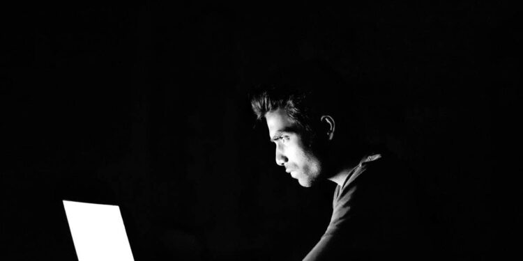 നവമാധ്യമങ്ങളിലൂടെ-കെണിയൊരുക്കി-കുട്ടികളെ-ചൂഷണചെയ്യുന്ന-സംഘം-പിടിയിൽ;-ജാഗ്രത-വേണമെന്ന്-പോലീസ്