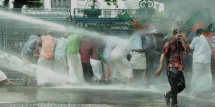 ശിവന്കുട്ടിയുടെ-രാജി;-തലസ്ഥാനത്ത്-സംഘര്ഷം,-സംസ്ഥാന-വ്യാപക-പ്രതിഷേധം
