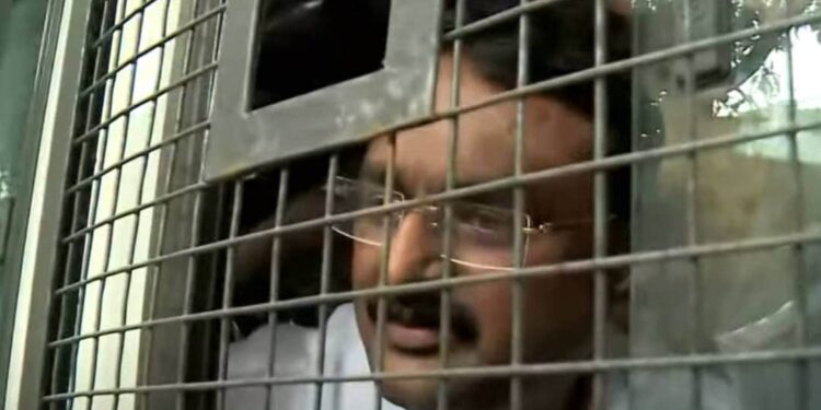 ‘എന്‍കൗണ്ടര്‍-ചെയ്യുമെന്ന്-സംശയിക്കുന്നു’;-പോലീസിനോട്-കയര്‍ത്ത്-മരംമുറി-കേസിലെ-പ്രതികള്‍