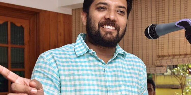 യൂത്ത്-കോൺഗ്രസിന്-ഫുൾ-ടൈം-പ്രസിഡന്റിനെ-വേണം;-ഷാഫി-പറമ്പിലിനെ-മാറ്റണമെന്ന്-ആവശ്യം