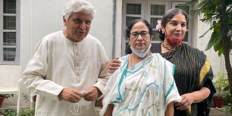 ‘ഇന്ത്യക്കൊരു-മാറ്റം-അനിവാര്യമാണ്’;-ജാവേദ്-അക്തറും-ഷബാന-ആസ്മിയും-മമതയുമായി-കൂടിക്കാഴ്ച-നടത്തി