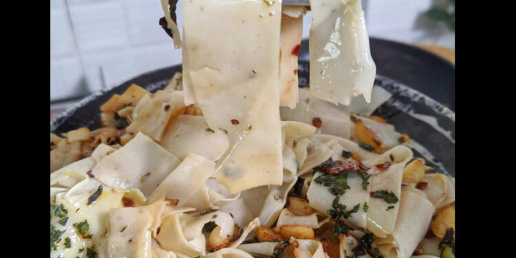 ഇത്-നമ്മടെ-പപ്പടം-അല്ലേ?-ആള്-ഇറ്റാലിയൻ-ആയപ്പോൾ-‘പാപ്പഡ്-ആല്യോ-എ-ഓള്യോ’