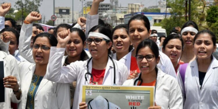 ഡോക്ടര്‍മാര്‍ക്കെതിരെയുള്ള-അക്രമം:-നടപടി-ശക്തമാക്കുമെന്ന്-മുഖ്യമന്ത്രി