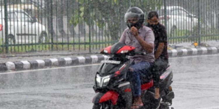 സംസ്ഥാനത്ത്-ശക്തമായ-മഴ-തുടരും;-ഇന്ന്-ആറ്-ജില്ലകളിൽ-യെല്ലോ-അലേർട്ട്