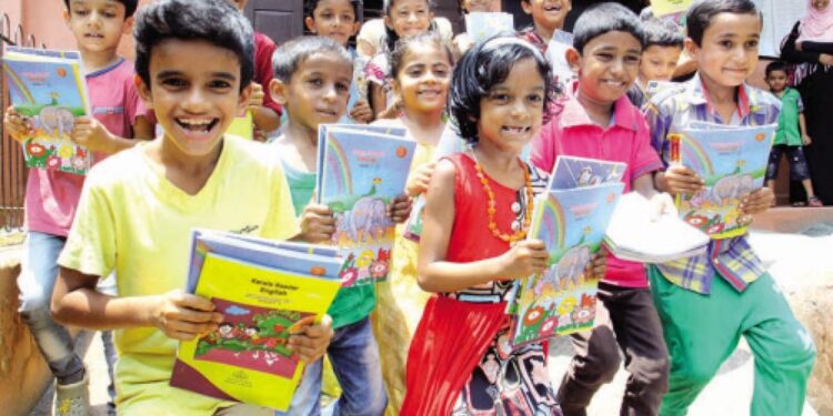 എട്ടുവര്‍ഷത്തിന്-ശേഷം-പാഠ്യപദ്ധതി-പരിഷ്‌കരിക്കാനൊരുങ്ങി-കേരളം;-ജനുവരിക്ക്-മുമ്പ്-കരട്-തയ്യാറാക്കും