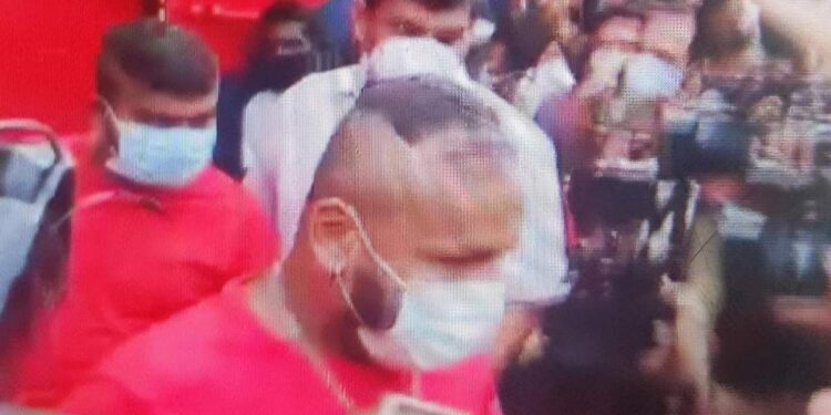 ‘ഇ-ബുൾ-ജെറ്റ്’-ജയിൽ-മോചിതരായി;-സ്വീകരിച്ച്-ആരാധകരും-കുടുംബാംഗങ്ങളും