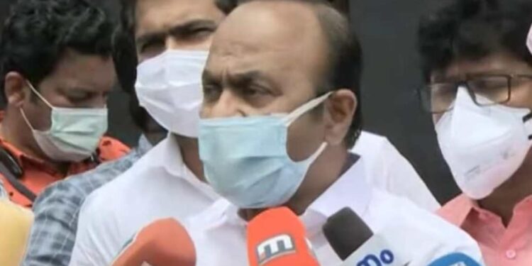 മുഖ്യമന്ത്രി-സഭയില്‍-നിരപരാധിത്വം-തെളിയിക്കണമായിരുന്നു-വിഡി.സതീശന്‍