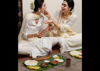 ഓണസദ്യയ്ക്ക്-വാഴയിലയിൽ-ഇഡ്ഡലിയും-ദോശയും,-പൊങ്കാലയിട്ട്-മലയാളികൾ