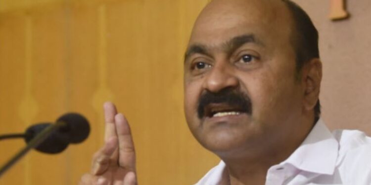 ‘മകൾക്കൊപ്പം’:-സ്ത്രീധന-വിരുദ്ധ-പോരാട്ടത്തിന്-പ്രതിപക്ഷ-നേതാവിൻ്റെ-ഹെൽപ്-ലൈൻ