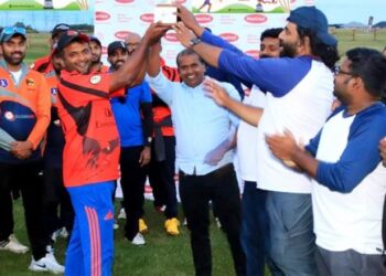 സമന്വയ-ട്രോഫി-എഡ്‌മണ്ടണ്‍-ഈഗിള്‍സിന്