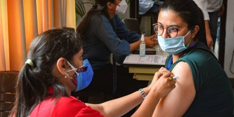 സംസ്ഥാനത്ത്-രണ്ടാം-ദിവസവും-വാക്‌സിനേഷന്‍-5-ലക്ഷത്തിന്-മുകളില്‍;-ഇന്നു-നല്‍കിയത്-5.09-ലക്ഷം-പേര്‍ക്ക്