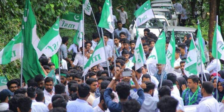 ലൈംഗികാധിക്ഷേപ-പരാതി-പിൻവലിക്കണം;-ഹരിത-നേതാക്കൾക്ക്-മുസ്ലിം-ലീഗിന്റെ-അന്ത്യശാസനം