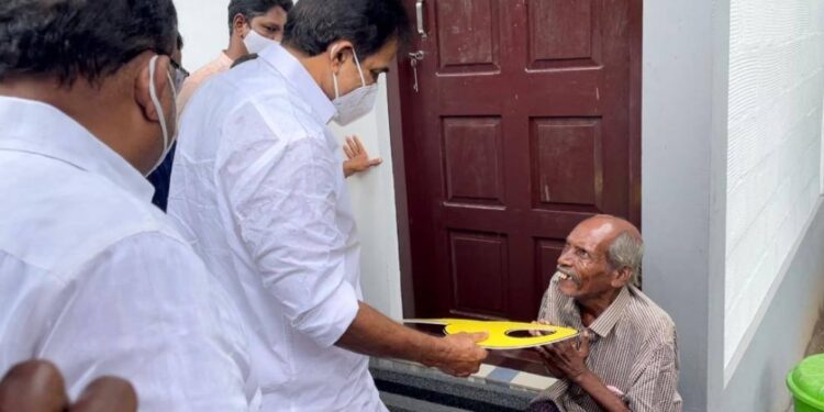 സിപിഎം-അനുഭാവിക്ക്-വീട്-നിര്‍മിച്ച്-നല്‍കി-കെസി-വേണുഗോപാല്‍-എംപി.