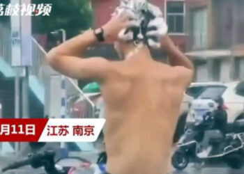 ട്രാഫിക്കിൽ-സമയം-വെറുതെ-കളയണോ?-ഒന്ന്-ഷാംപൂ-തേച്ച്-കുളിച്ചേക്കാം