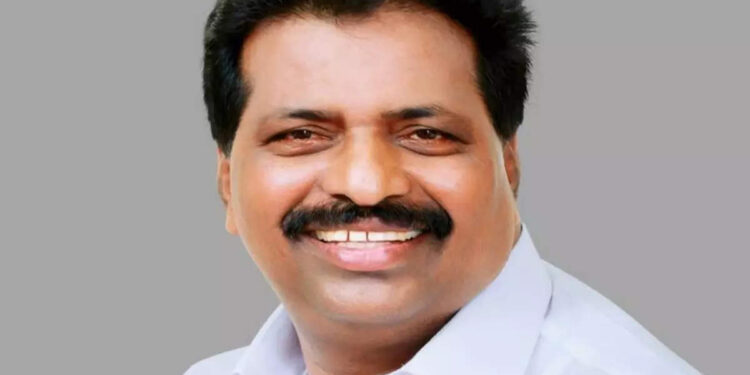 ‘കോൺഗ്രസിന്‍റെ-പേരിൽ-തടിച്ചു-കൊഴുത്ത-കൊടിക്കുന്നിലിന്-ഡിസിസി-പ്രസിഡന്‍റിനെ-തീരുമാനിക്കാൻ-എന്ത്-കാര്യം?’-കൊല്ലത്ത്-എംപിയ്ക്കെതിരെ-പോസ്റ്റർ