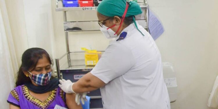 ഇന്ന്-24,296-പേര്‍ക്ക്-കോവിഡ്;-ടിപി.ആർ-വീണ്ടും-18-%-കടന്നു,-മരണം-173