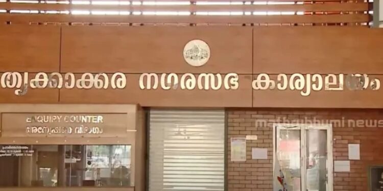 ഓണക്കിഴി-വിവാദത്തിനിടെ-തൃക്കാക്കര-നഗരസഭയില്‍-വിജിലന്‍സ്-പരിശോധന