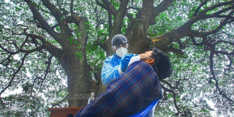 31,445-പേര്‍ക്ക്-കോവിഡ്;-19-കടന്ന്-ടെസ്റ്റ്-പോസിറ്റിവിറ്റി-നിരക്ക്,-മരണം-215