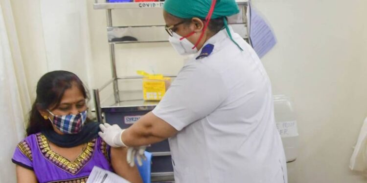 കോവിഷീല്‍ഡ്-ഇടവേള-കൂട്ടിയത്-ഫലപ്രാപ്തിക്കുവേണ്ടി;-3-ാം-ഡോസ്-നല്‍കാന്‍-നിലവില്‍-വ്യവസ്ഥയില്ല-കേന്ദ്രം