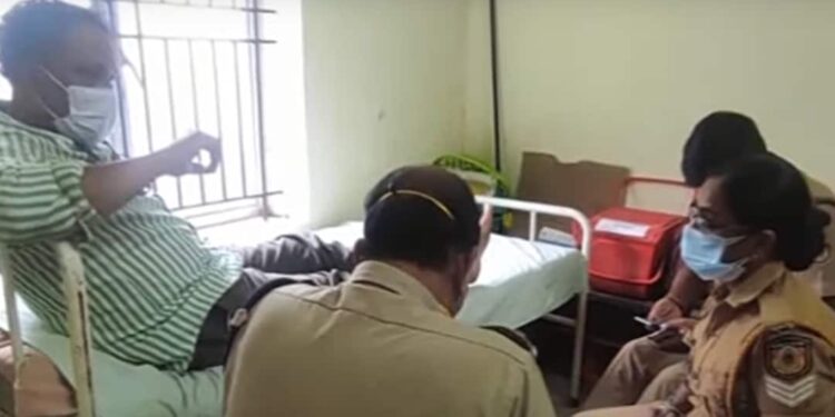 മലപ്പുറത്ത്-വാക്സിനേഷന്‍-ക്യാമ്പിനിടെ-ആരോഗ്യപ്രവര്‍ത്തകര്‍ക്ക്-മര്‍ദനം