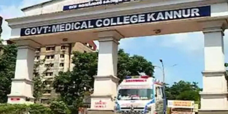 റേഞ്ചില്ല;-പഠനാവശ്യത്തിന്-മൊബൈലുമായി-കൂറ്റൻ-മരത്തിൽ-കയറിയ-വിദ്യാർത്ഥിക്ക്-വീണ്-പരിക്ക്