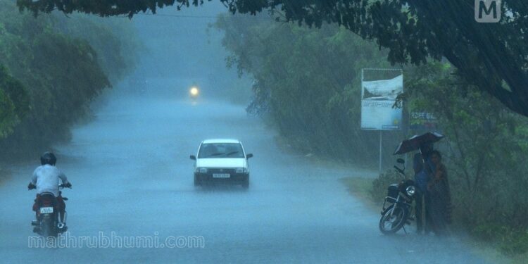 കേരളത്തില്‍-അടുത്ത-രണ്ട്-ദിവസം-അതിതീവ്ര-മഴയ്ക്ക്-സാധ്യത;-എട്ട്-ജില്ലകളില്‍-ഓറഞ്ച്-അലര്‍ട്ട്