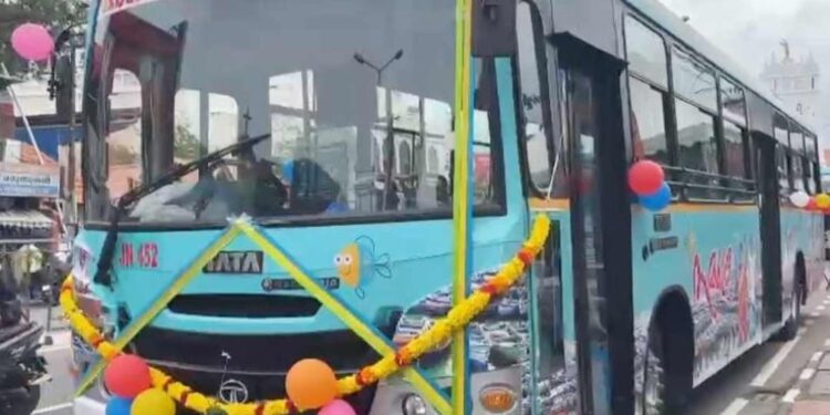 മത്സ്യത്തൊഴിലാളികൾക്ക്-ഇനി-സൗജന്യ-യാത്ര;-സർക്കാരിന്റെ-സമുദ്ര-ബസ്-സർവീസ്-തുടങ്ങി