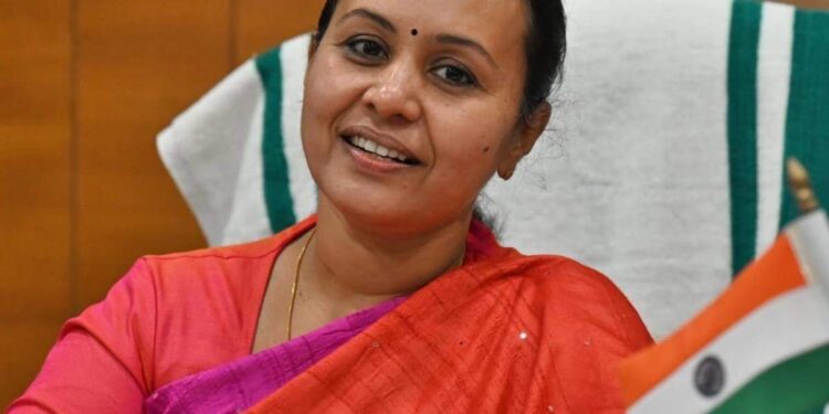 വാക്‌സിനേഷന്‍-സംബന്ധിച്ച്-വ്യാജ-വാര്‍ത്ത;-നിയമ-നടപടിയുമായി-മന്ത്രി-വീണാ-ജോര്‍ജ്