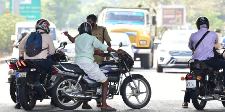കേരളത്തിൽ-നിന്നുള്ളവർക്ക്-നിയന്ത്രണങ്ങളും-നിർദേശവുമായി-തമിഴ്നാട്;-ആർടിപിസിആർ-നെഗറ്റീവ്-സർട്ടിഫിക്കറ്റ്-നിർബന്ധം