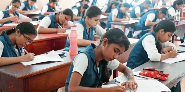 സംസ്ഥാനത്ത്-പ്ലസ്-ടു-സീറ്റുകളുടെ-അപര്യാപ്തതയില്ല-വിദ്യാഭ്യാസ-മന്ത്രി