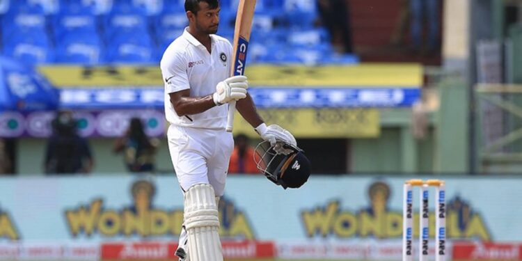 സിറാജിന്റെ-പന്ത്-തലയിൽ-പതിച്ചു;-മായങ്കിന്-ഇംഗ്ലണ്ടിനെതിരായ-ടെസ്റ്റ്-നഷ്ടമാവും