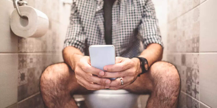 ഹോട്ടൽ-ടോയ്‌ലറ്റിൽ-ഭർത്താവിരുന്നത്-45-മിനുട്ട്!-സഹികെട്ട-ഭാര്യ-ചെയ്തത്