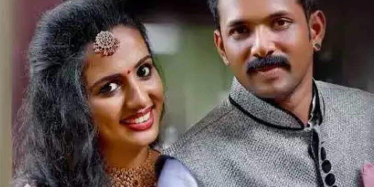 കിരണിനെ-പിരിച്ചുവിട്ട-നടപടി-നിലനിൽക്കുമോ?-ചട്ട-ലംഘനമെന്ന്-അഭിഭാഷകൻ,-ട്രൈബ്യൂണലിനെ-സമീപിക്കാൻ-തീരുമാനം