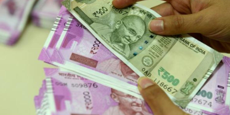 ഓണത്തിന്-മുമ്പ്-3200-കൈയില്‍-കിട്ടും;-രണ്ട്-മാസത്തെ-ക്ഷേമ-പെന്‍ഷന്‍-ഒരുമിച്ച്,-വിതരണം-തുടങ്ങി