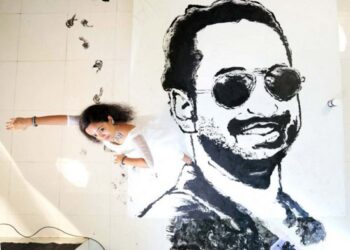 നൃത്തംചെയ്‌ത്‌-കാൽവിരൽകൊണ്ട്‌-വരച്ച-ചിത്രം- ഫഹദിന്-പിറന്നാൾ-സമ്മാനം