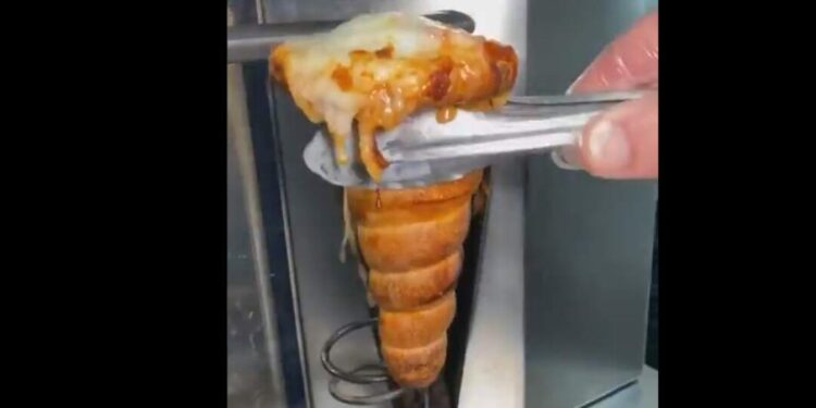 ഐസ്‌ക്രീം-രൂപത്തിലൊരു-പിസ;-കൊതിയൂറിപ്പിക്കുന്ന-മേക്കിങ്-വീഡിയോ-വൈറൽ