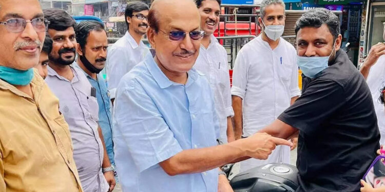 വിവരങ്ങൾ-പങ്കുവച്ച്-ജലീൽ;-വെള്ളിയാഴ്ച-ഹാജരാകാൻ-കഴിയില്ലെന്ന്-കുഞ്ഞാലിക്കുട്ടി-ഇ.ഡിയോട്,-സാവകാശം-തേടി