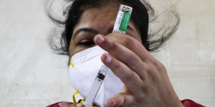 സംസ്ഥാനത്ത്-വീണ്ടും-വാക്സിൻ-ക്ഷാമം;-സ്റ്റോക്കുള്ളത്-1.4-ലക്ഷം-ഡോസ്-വാക്സിൻ-മാത്രം