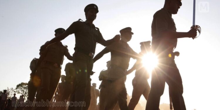 ‘എടാ-എടീ-വിളി-വേണ്ട’;-പോലീസ്-മാന്യമായ-ഭാഷ-ഉപയോഗിക്കണമെന്ന്-ഹൈക്കോടതി