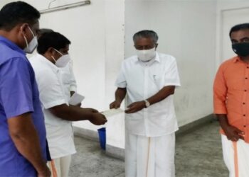 ഡിജിറ്റൽ-പഠനോപകരണം:-ദമ്മാം-നവോദയ-50-ലക്ഷം-രൂപ-മുഖ്യമന്ത്രിക്ക്‌-കൈമാറി