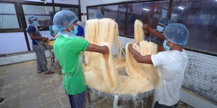 വായിലിട്ടാന്‍-അലിഞ്ഞുപോകുന്ന-സോൻ-പപ്പടി-തയ്യാറാക്കുന്നത്-ഇങ്ങനെയാണ്-;-വൈറല്‍-വീഡിയോ-കാണാം