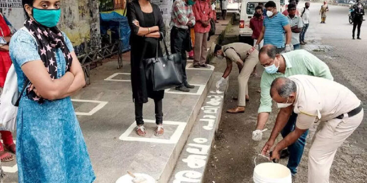 സ്കൂൾ-തുറക്കുമോ,-ഞായറാഴ്ച-ലോക്ക്ഡൗൺ-തുടരുമോ?-നിർണായക-അവലോകന-യോഗം-ഇന്ന്