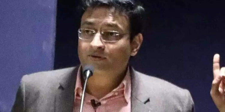 മാധ്യമപ്രവര്‍ത്തകയുടെ-ചോദ്യങ്ങള്‍ക്ക്-ഉത്തരമായി-അശ്ലീലച്ചുവയുള്ള-സ്റ്റിക്കര്‍;-‘കളക്ടര്‍-ബ്രോ’യ്ക്കതിരെ-കേസ്