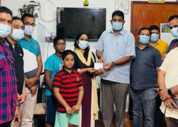 രാജേഷിന്റെ-കുടുംബത്തിന്-ക്ഷേമനിധി-തുക-കൈമാറി