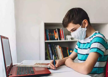 വാക്സിനെടുത്തില്ലേ?-ഓൺലൈൻ-ക്ലാസ്സിൽ-പോലും-പങ്കെടുക്കരുത്-എന്ന്-യൂണിവേഴ്സിറ്റി