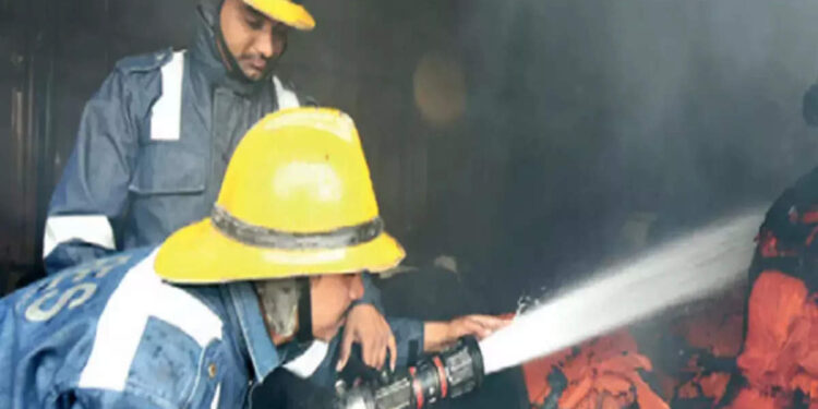 പാലക്കാട്-ഹോട്ടലിൽ-പുലര്‍ച്ചെ-തീപിടുത്തം;-ഉറങ്ങിക്കിടന്ന-രണ്ട്-പേര്‍-മരിച്ചു