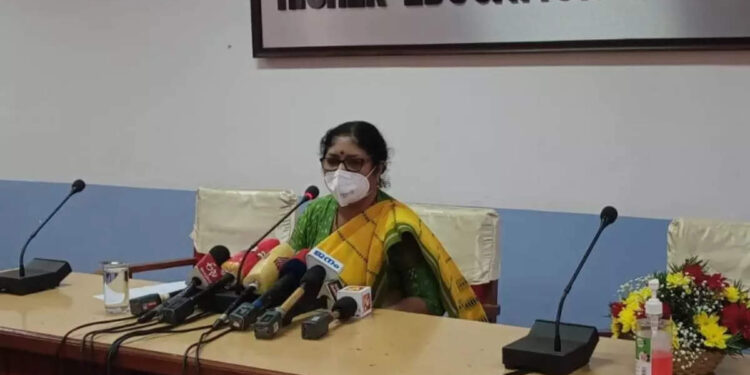 കേരളത്തിൽ-കോളേജുകൾ-ഒക്ടോബറിൽ-തുറക്കും;-നേരിട്ടും-ഓൺലൈനായും-ക്ലാസുകള്‍-നടത്തണം